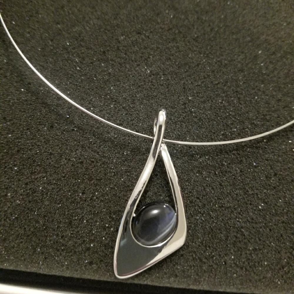 Lia Sophia cat eye style 430 necklace